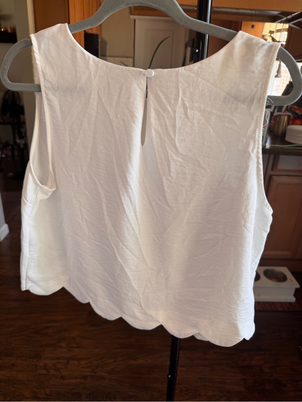 Monteau White Sleeveless Scalloped Hem Tank Top - Picture 4 of 7